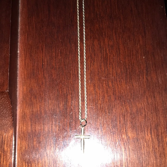 925 Sterling Silver Chain & Cross - 18 inch Silver Chain - Picture 5 of 7